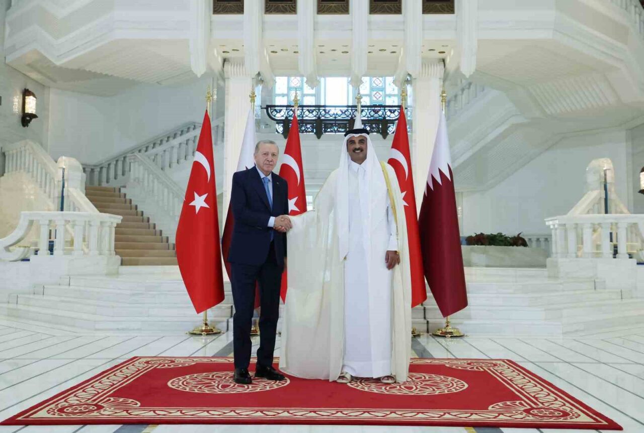 Cumhurbaşkanı Erdoğan, Katar’da resmi törenle karşılandı