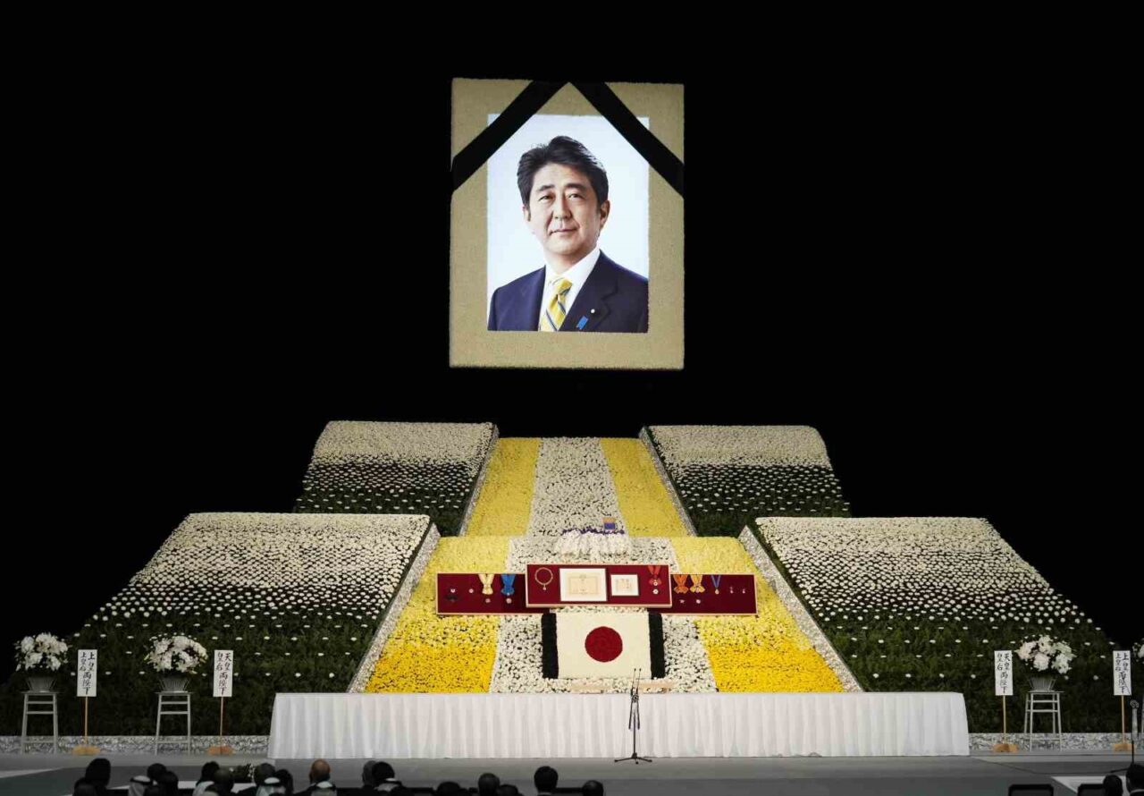 Eski Japonya Başbakanı Abe suikastinin zanlısı, ilk duruşmada suçunu kabul etti