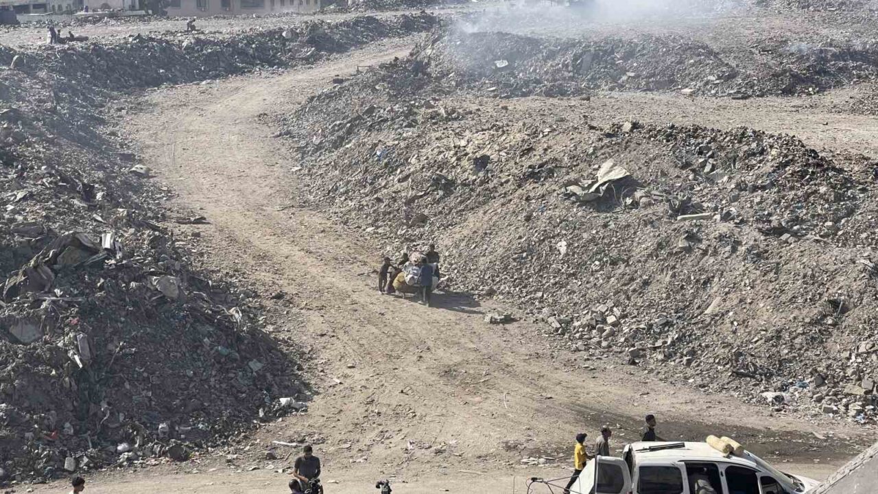 Gazze’de biriken çöp miktarı çeyrek milyonu tonu aştı