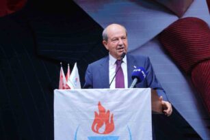 KKTC Cumhurbaşkanı Tatar’dan CTP’li Erhüman’a sert eleştiri: “Anavatan’ın garantörlüğünü pazarlık konusu yapmaya hevesli”