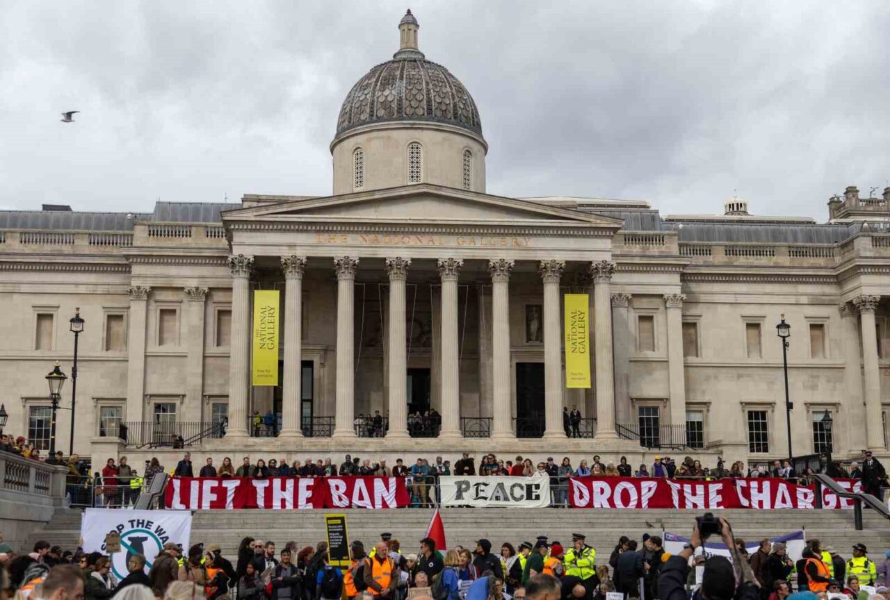 Londra’da polisin Filistin’e destek gösterisine müdahalesinde 175 kişi gözaltına alındı