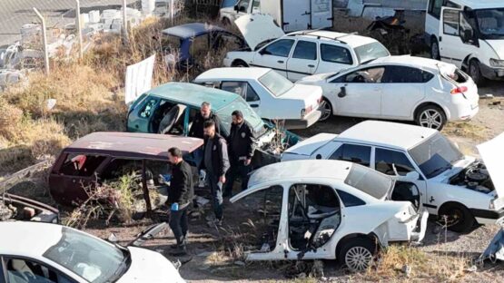 Nevşehir’de ağır hasarlı araçları “change” yapan çeteye operasyon: 8 gözaltı