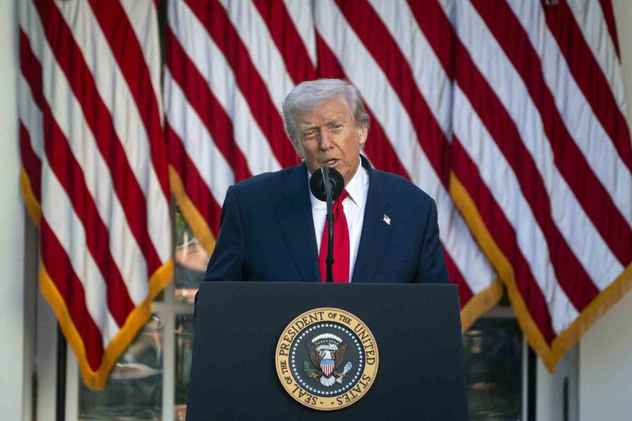 Trump: “İsrail ben izin verir vermez Gazze sokaklarına geri döner”