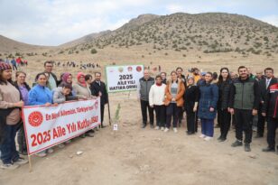 11 Kasım Ağaçlandırma Günü’nde Fidan Dağıtımı ve Fidan Dikimi