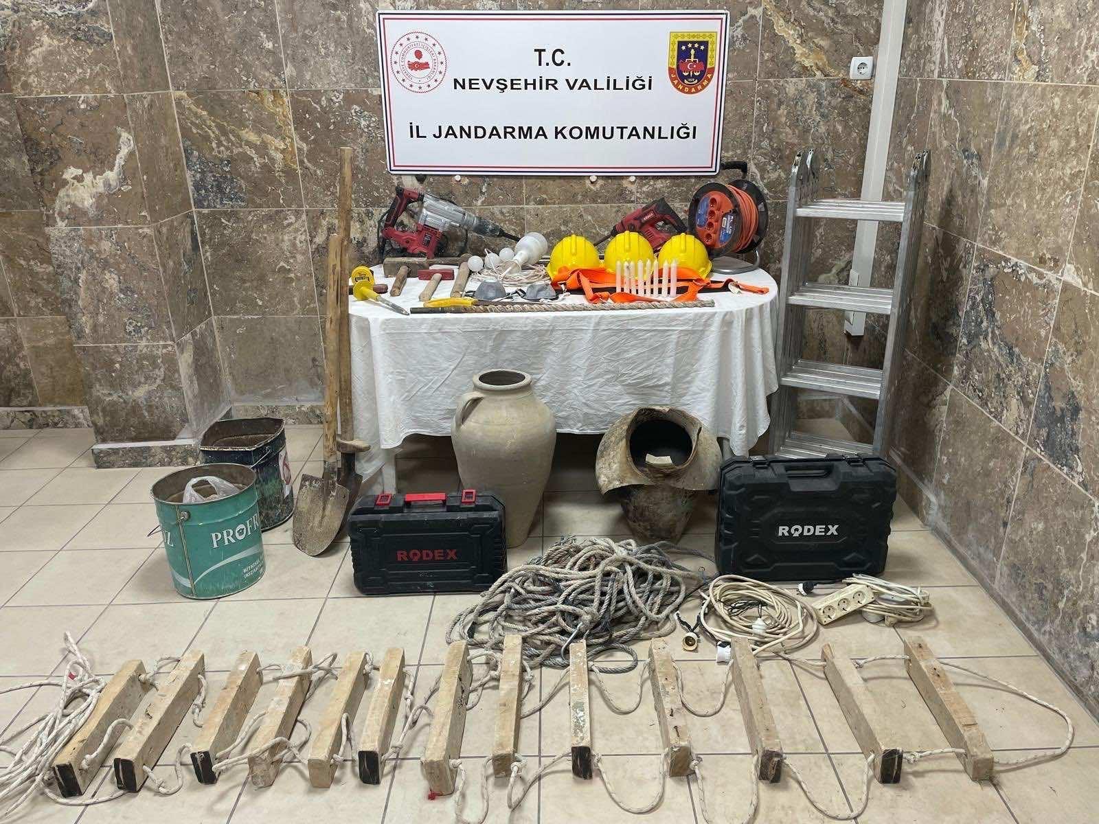 Ürgüp’te “Anadolu Mirası Operasyonu”: İzinsiz Kazı Yapan 3 Şüpheli Suçüstü Yakalandı