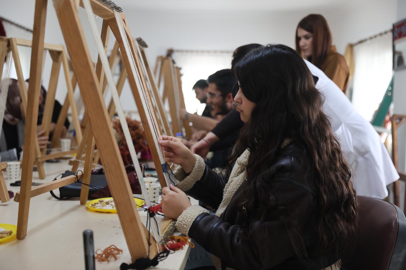 NEVÜ’lü Öğrenciler Uygulamalı “Dokuma Atölyesi” Etkinliğine Katıldı