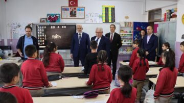 Rauf Nail Akman İlkokulunda Kitaplara Göz Değdi