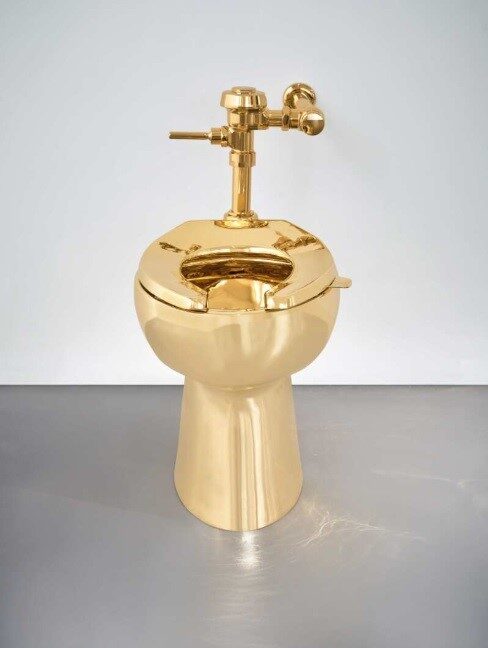 ABD’de 18 ayar altın tuvalet 12 milyon dolara satıldı