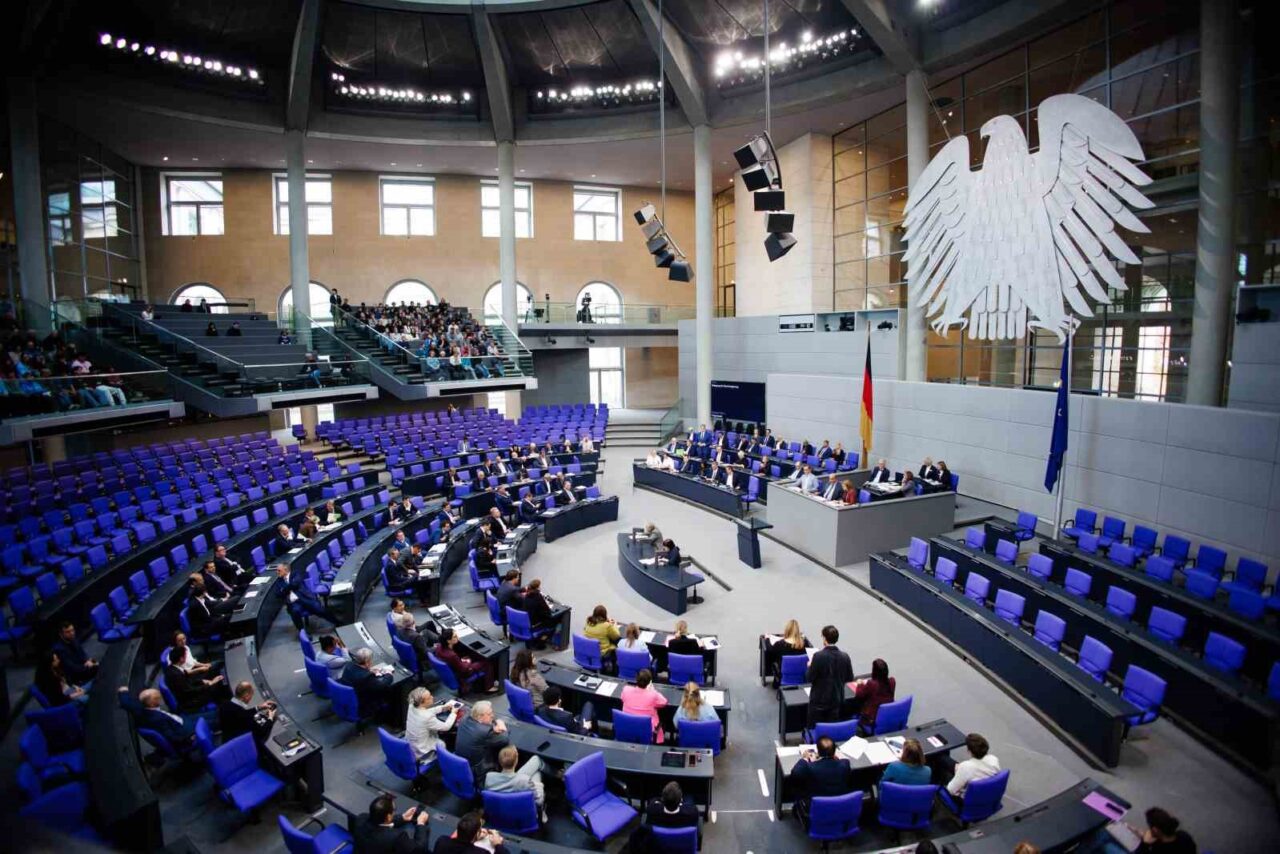 Alman Meclisinde şüpheli USB alarmı