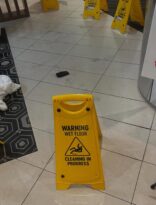 Avusturalya’da havalimanında cebindeki bataryası patlayan yolcu yaralandı