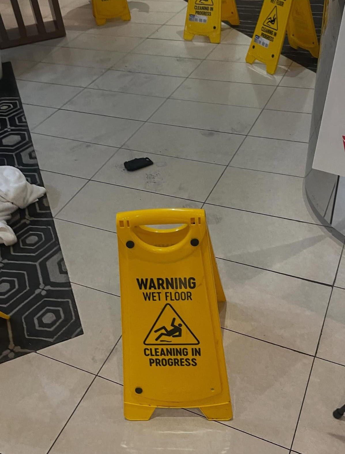 Avusturalya’da havalimanında cebindeki bataryası patlayan yolcu yaralandı