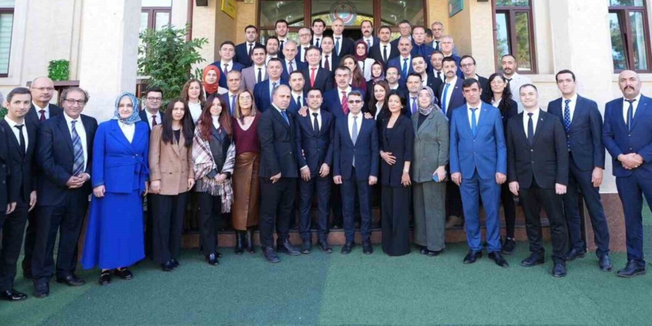 Bakan Tekin’den Özbekistan’da Taşkent Türk Okulu’na ziyaret