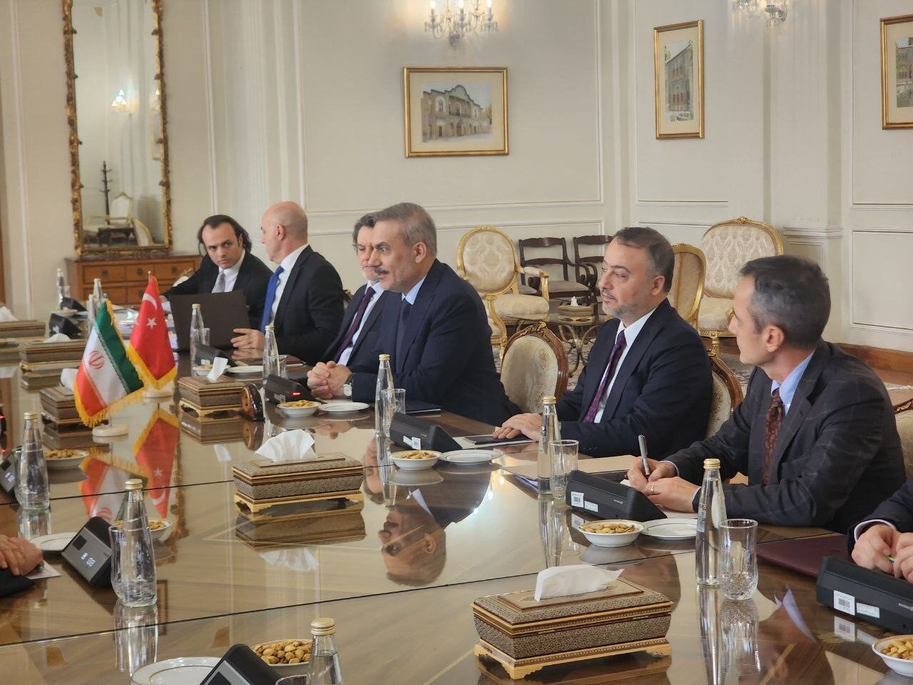 Dışişleri Bakanı Fidan, İranlı mevkidaşı Arakçi ile bir araya geldi