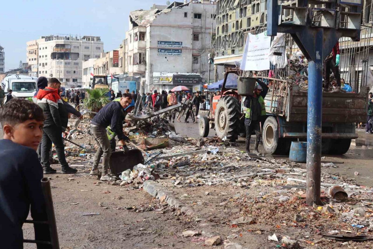 Gazzeliler “Yeniden İnşa Edeceğiz” kampanyası başlattı