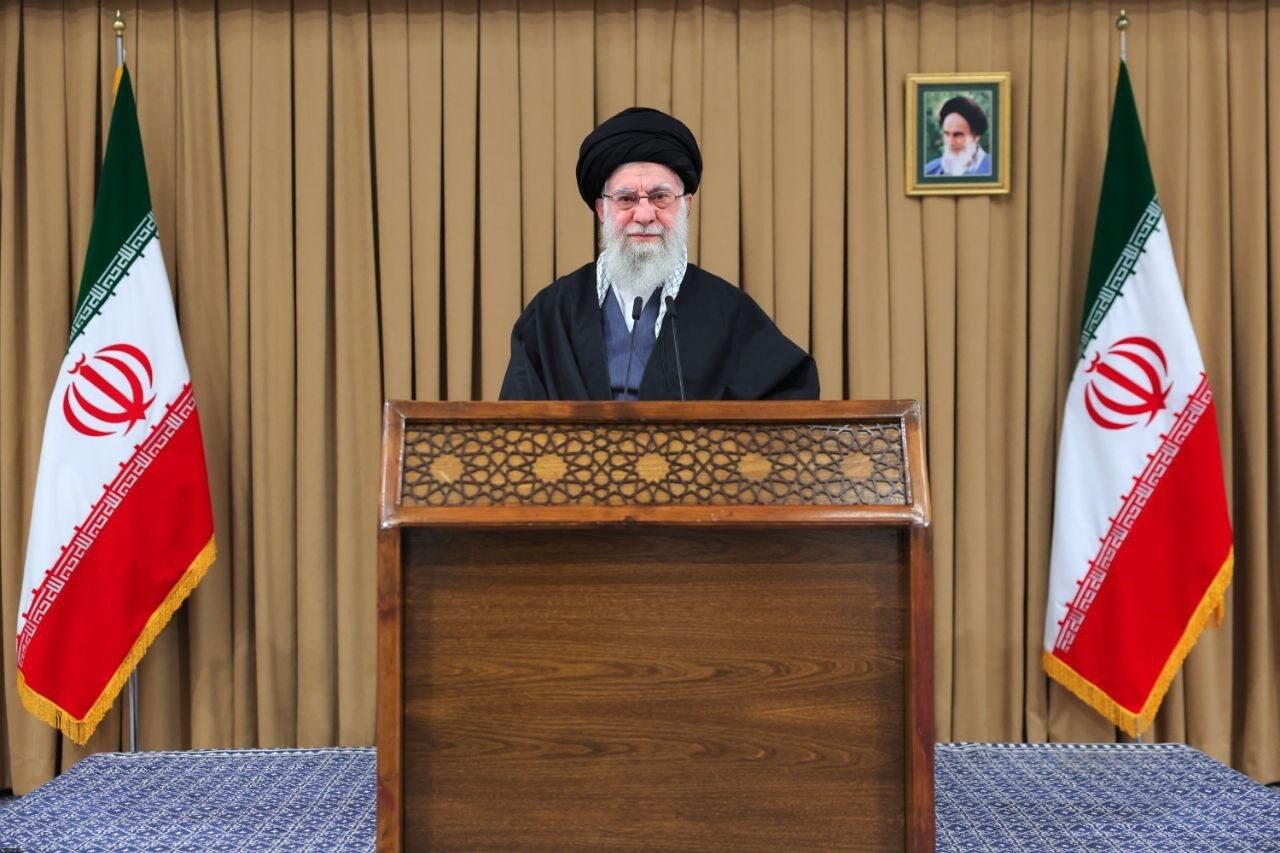 İran dini lideri Hamaney: “ABD, İran’la iletişim ve iş birliğine layık değil”