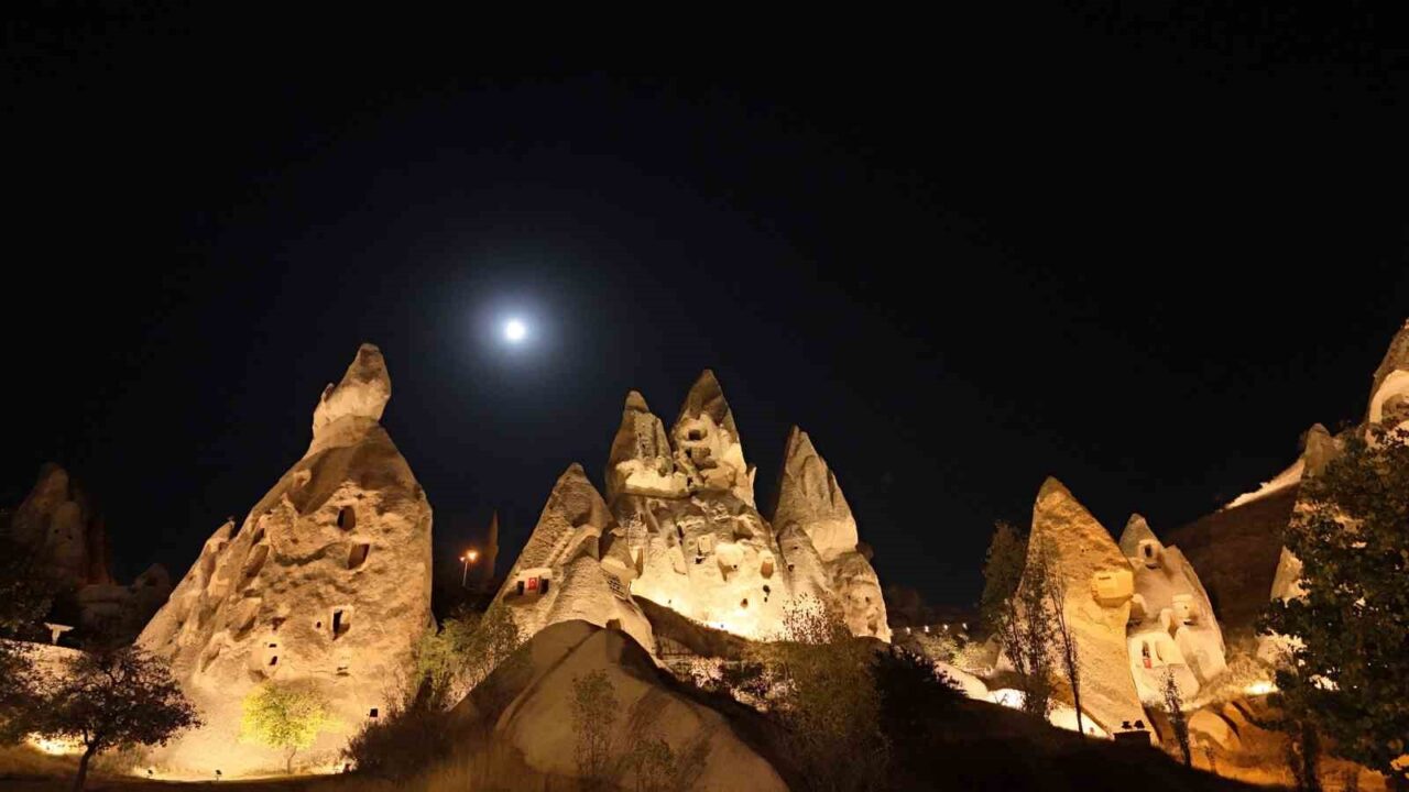 Kapadokya’da “Kunduz Süper Ay” göz kamaştırdı