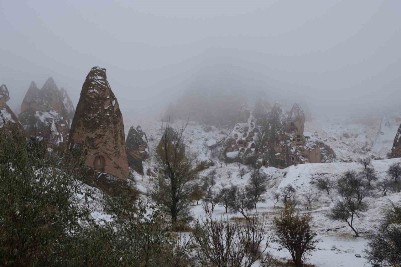 Kar Kapadokya’ya çok yakıştı