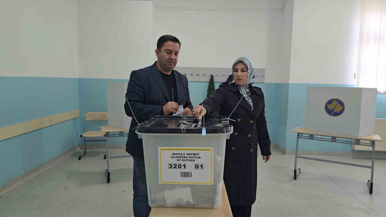 Kosova’nın tek Türk belediyesi Mamuşa’da Abdülhadi Krasniç yeniden seçimi kazandı