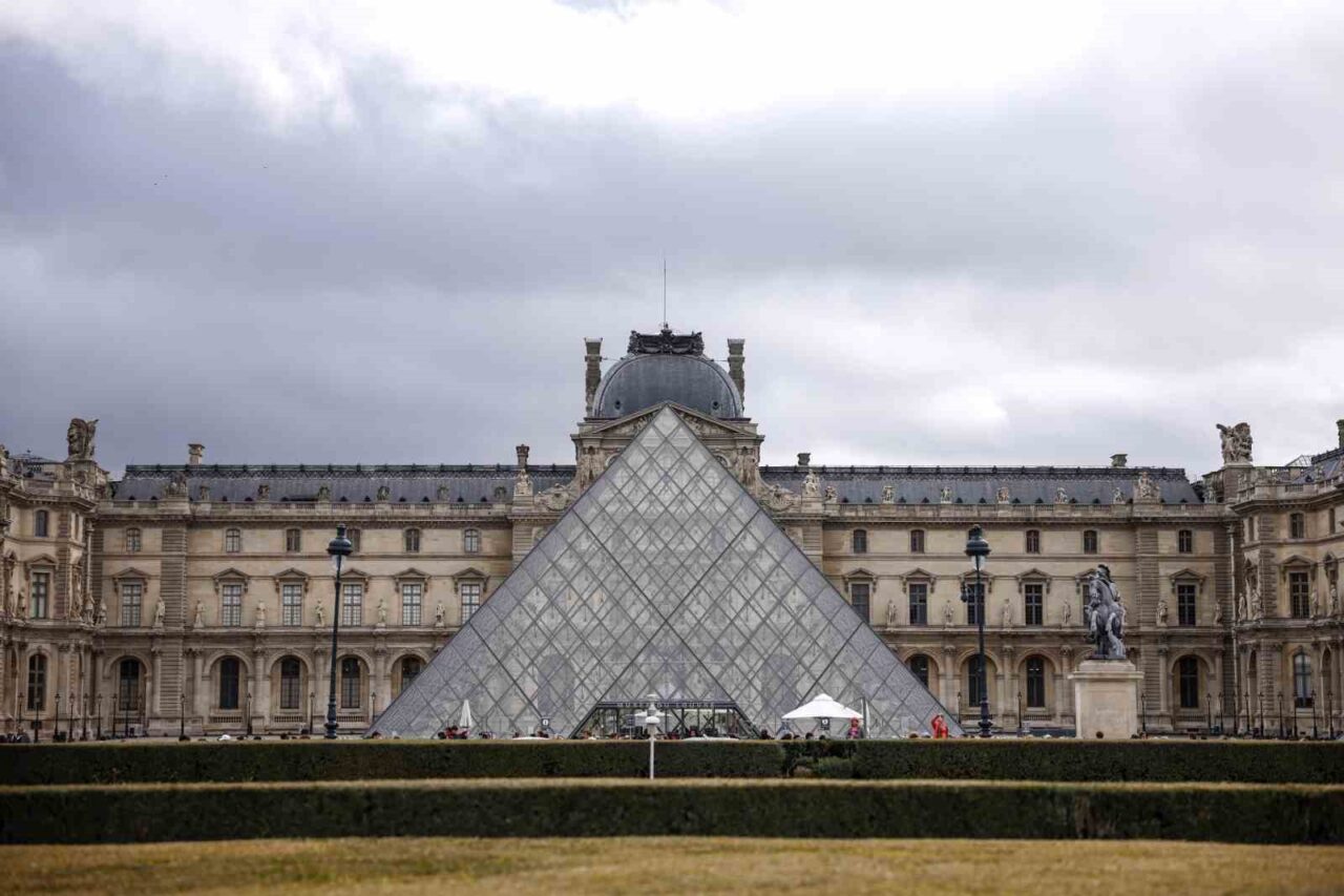 Louvre Müzesi’nde 88 milyon dolarlık soygunun ardından “100 kameralık” ekstra önlem