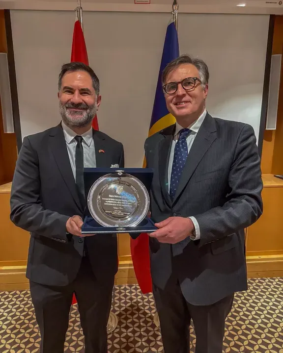 Mehmet Dinler’e Romanya–Türkiye Dostluğuna Katkı Plaketi Verildi