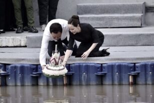 Tayland’da Yüzen Fener Festivali