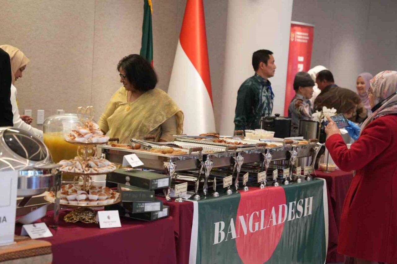 Türkevi’ndeki İslam Mirası Derneği’nin yıllık pazarına yoğun ilgi