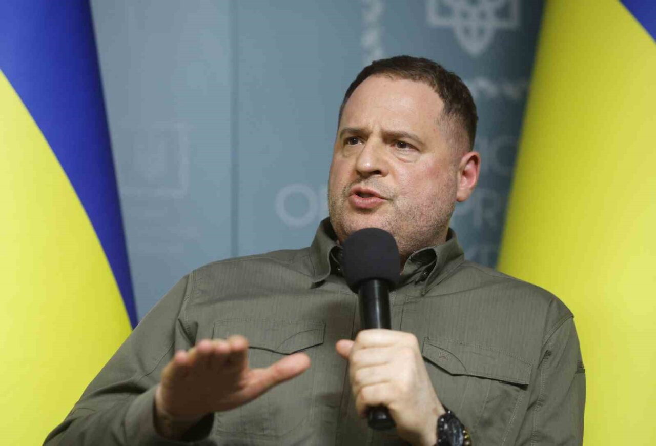 Ukrayna’da yolsuzluk operasyonu: Zelenskiy’e en yakın ismin evi arandı