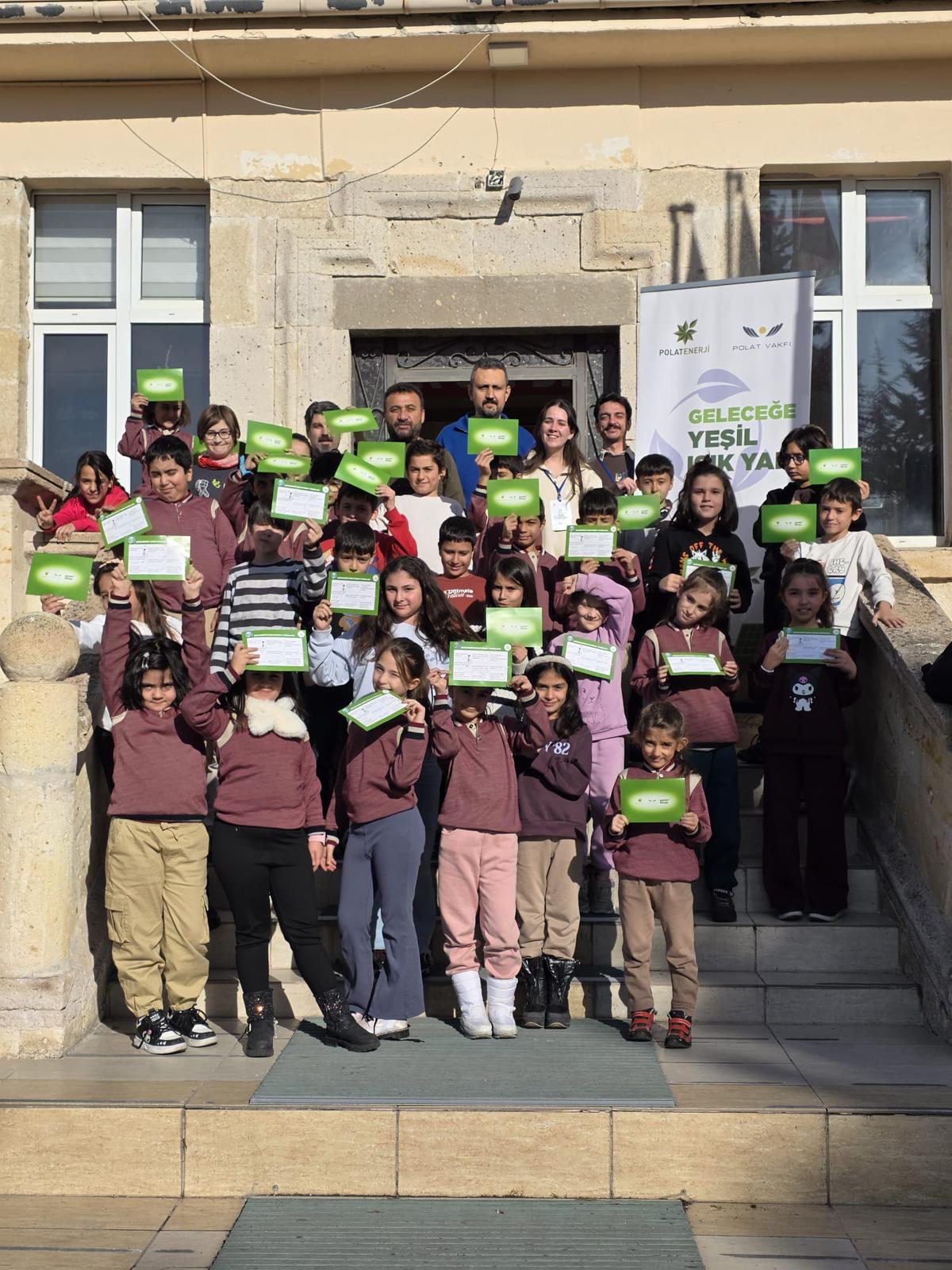 “Geleceğe Yeşil Işık Yak” Projesiyle Öğrenciler Enerji Bilinci Kazanıyorlar