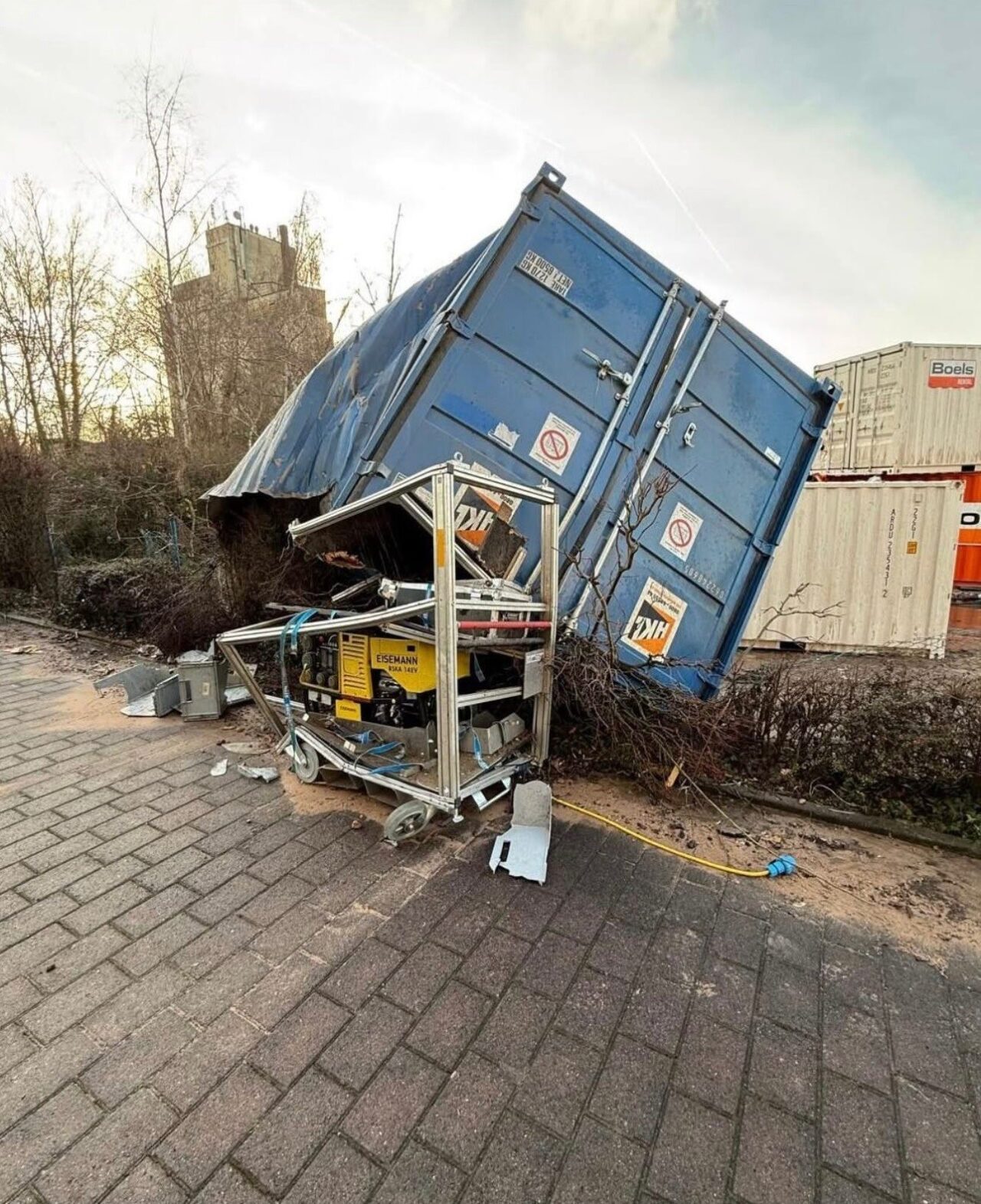 Almanya’da kontrollü patlatmada yanlış tespit: 28 konut hasar gördü, 58 kişi evsiz kaldı