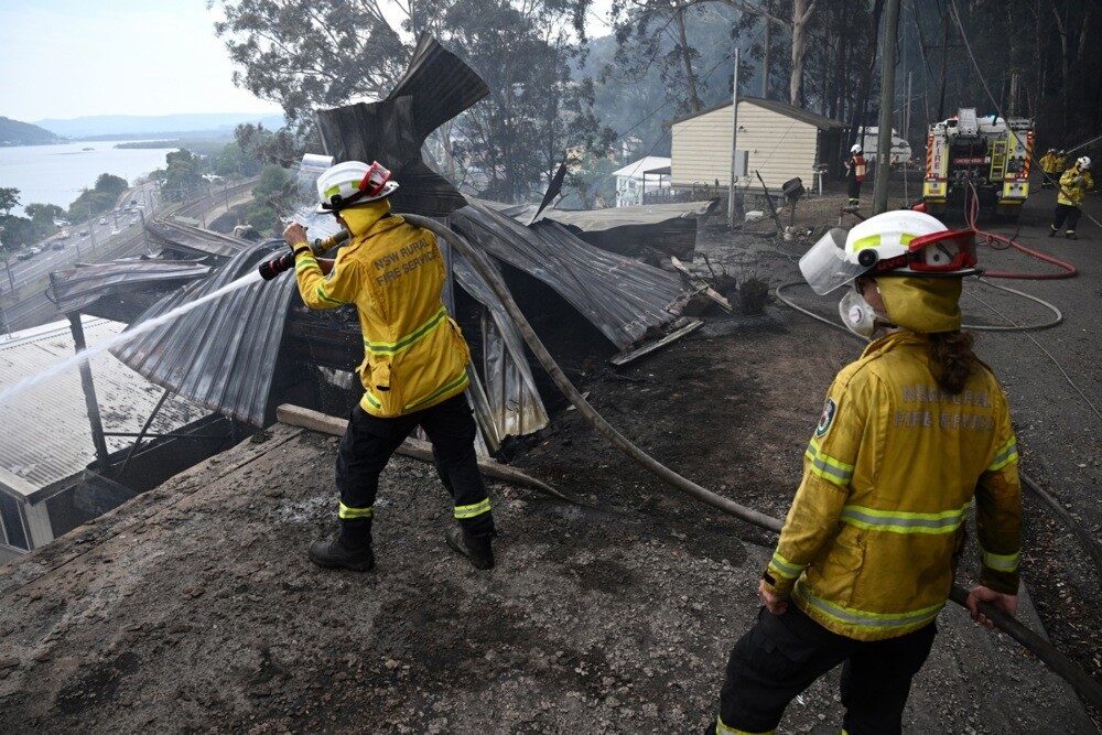 Avustralya’da orman yangınları: 16 ev küle döndü