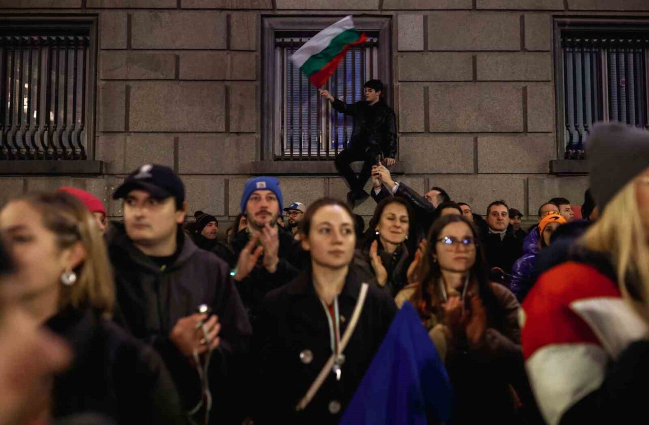 Bulgaristan’da 25’ten fazla şehirde hükümet karşıtı protesto