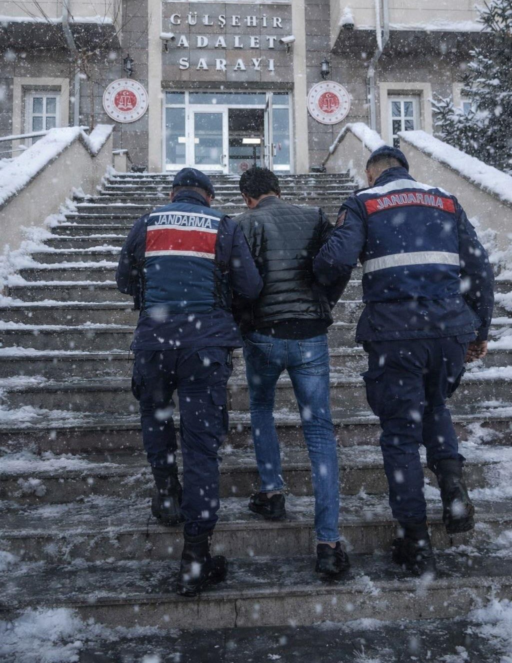 Nevşehir İl Jandarma Komutanlığınca nitelikli suçlardan aranan şahısların yakalanmasına yönelik çalışmalar aralıksız yürütülmektedir.