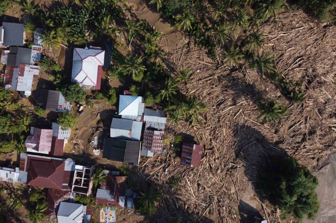 Güney Asya’daki sel ve toprak kaymalarında can kaybı bin 149’a yükseldi