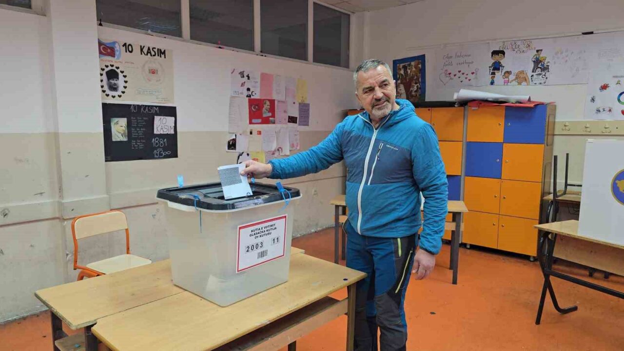 Kosova halkı erken seçimler için sandık başında