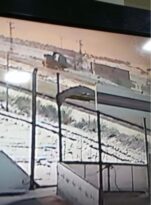 Nevşehir’de kayganlaşan yolda şarampole devrilen tır kameralara yansıdı