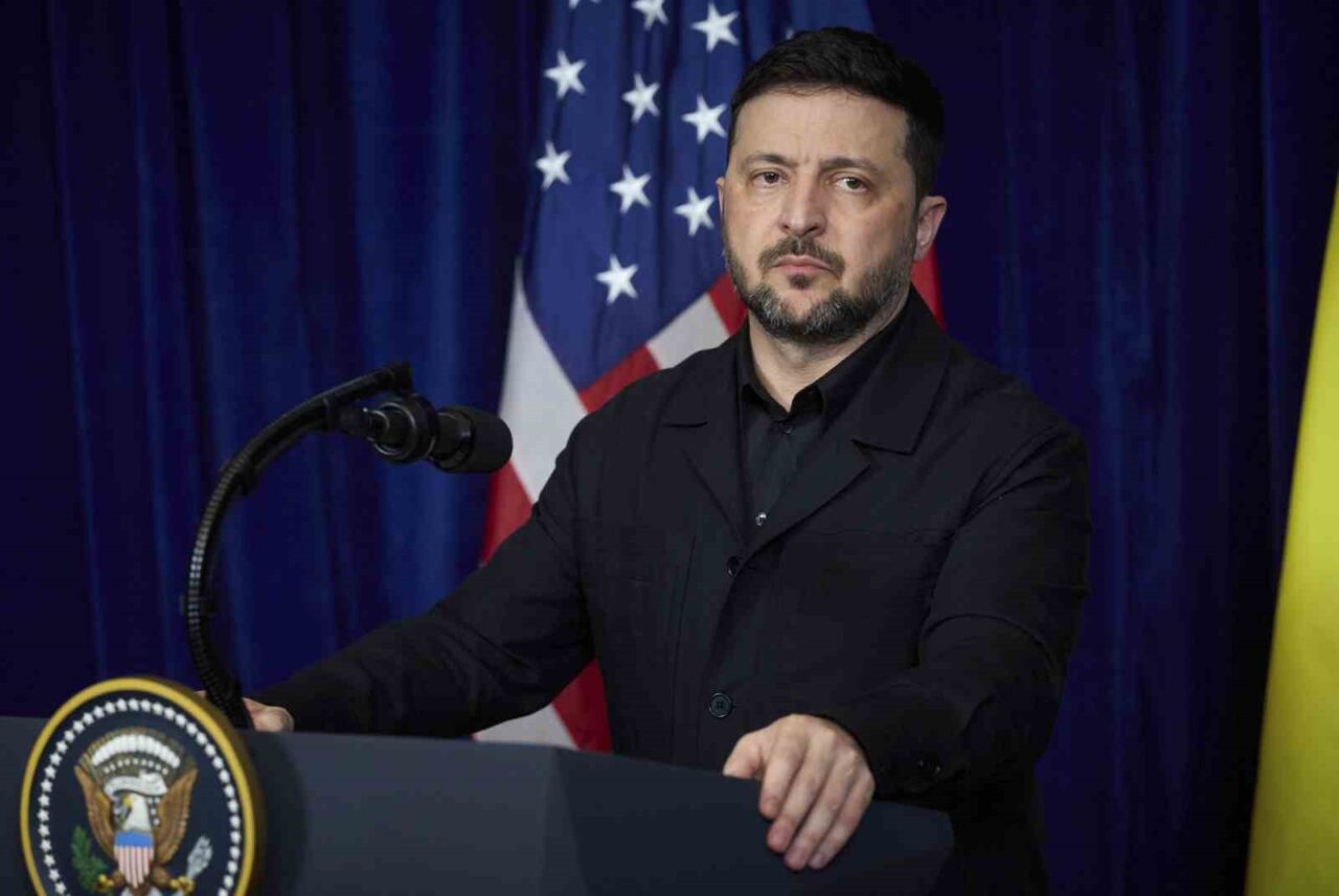 Zelenskiy: “Bu sözde ‘konut saldırısı’ hikayesi, Rusya’nın savaşı sona erdirmek için gerekli adımları atmayı reddetmesini meşrulaştırmak için uydurulmuş bir yalandır”