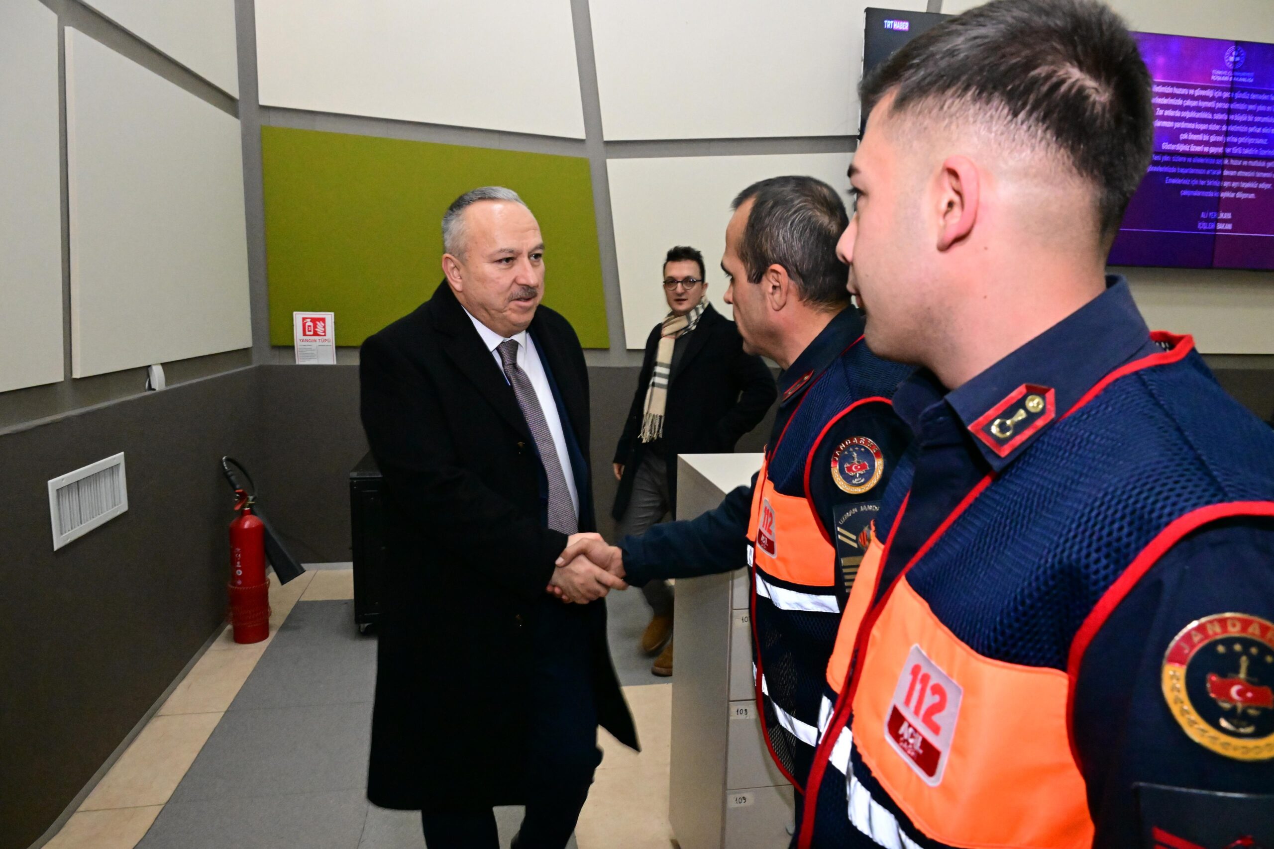 112 Acil Çağrı Merkezi’ni, Mobil Göç Noktasını ve Nevşehir İtfaiyesi’ni ziyaret ederek görevi başındaki personelimizle bir araya geldi.