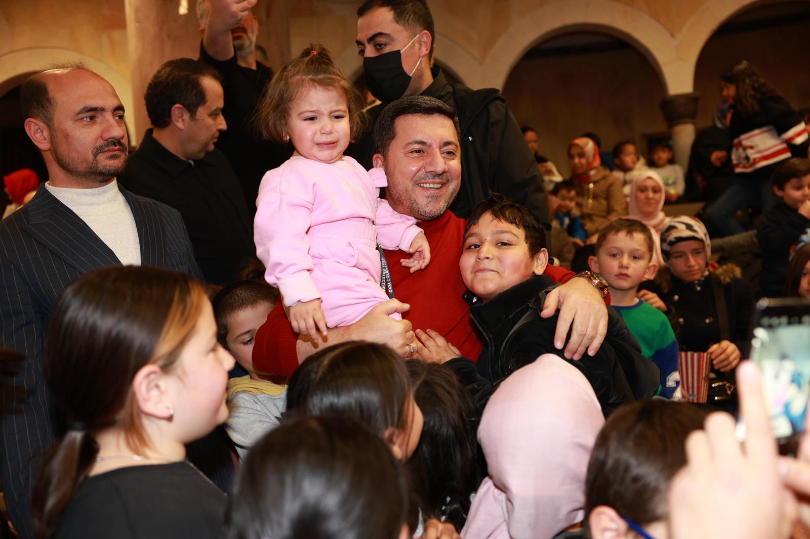 Belediye Başkanımız Rasim Arı’nın Çocuklara Hediyesi