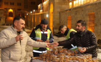 Miraç Gecesi’nde Kandil Simidi ve Şerbet Dağıtıldı