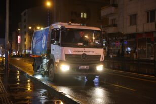 Nevşehir Belediyesi Ekipleri Atatürk Bulvarı’nda Temizlik Yaptı