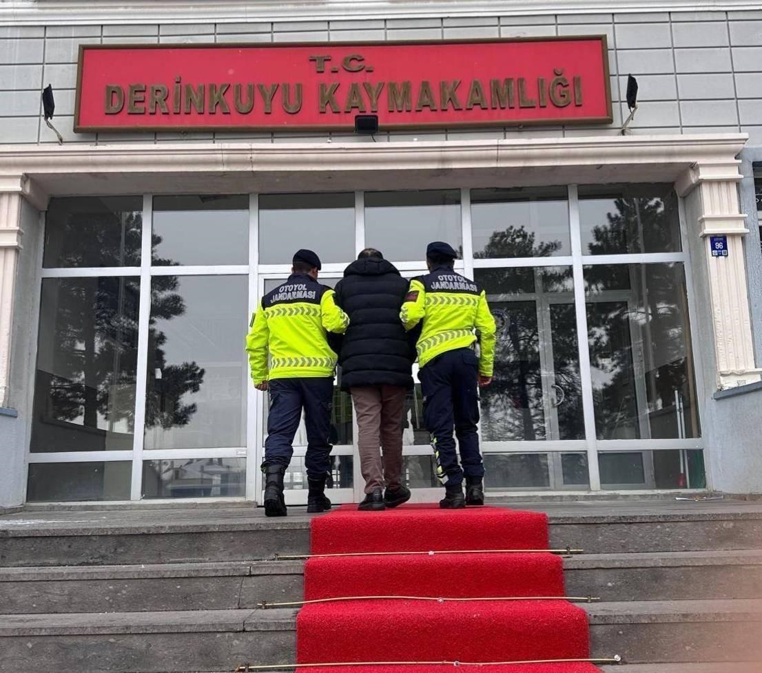              Nevşehir İl Jandarma Komutanlığı olarak nitelikli suçlardan aranan şahısların yakalanmasına yönelik çalışmalar aralıksız yürütülmektedir.