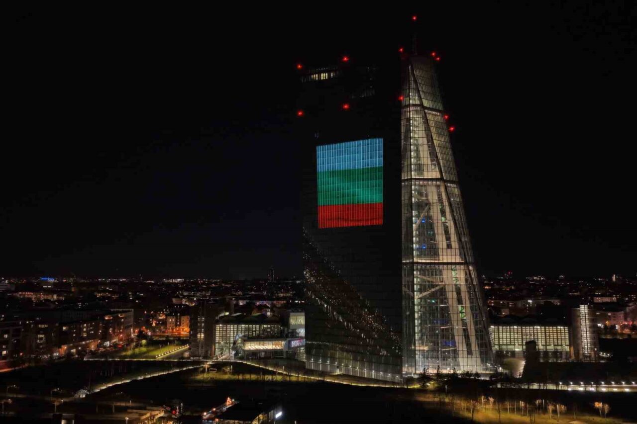 Bulgaristan, 20 sene sonra yılbaşı itibarıyla euroya geçti