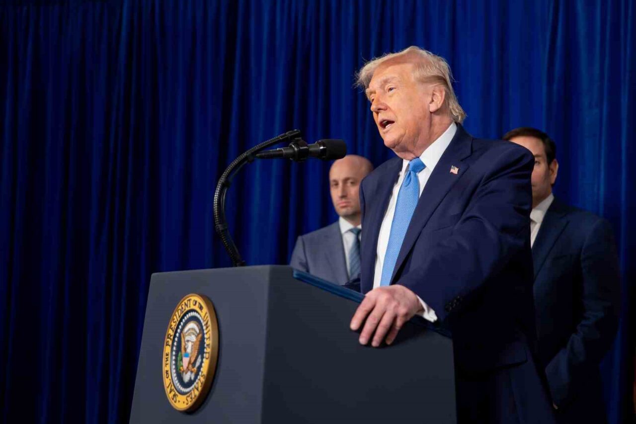 Trump: “Venezuela yönetiminde uygun bir geçiş sağlanana kadar orada kalacağız”