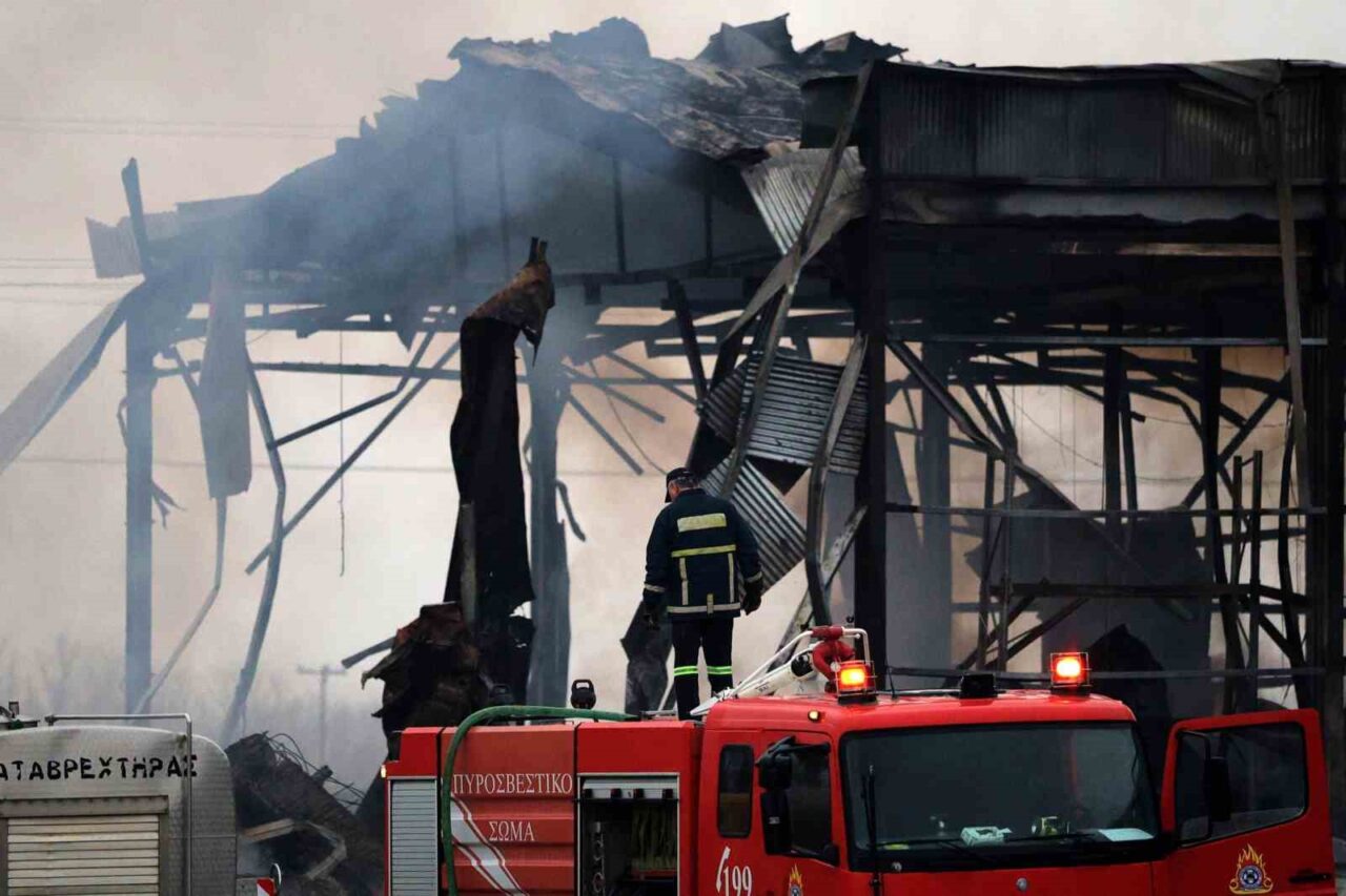 Yunanistan’da bisküvi fabrikasında yangın: 3 ölü