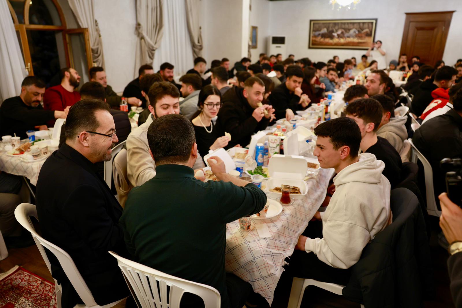 Nevşehir Belediyesi Başkanlık Makamını Sahur Sofrasına Çevirdik