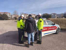 Akrobatik Hareketler Yapan Motosiklet Sürücüsüne Jandarmadan Ceza ve Adli İşlem