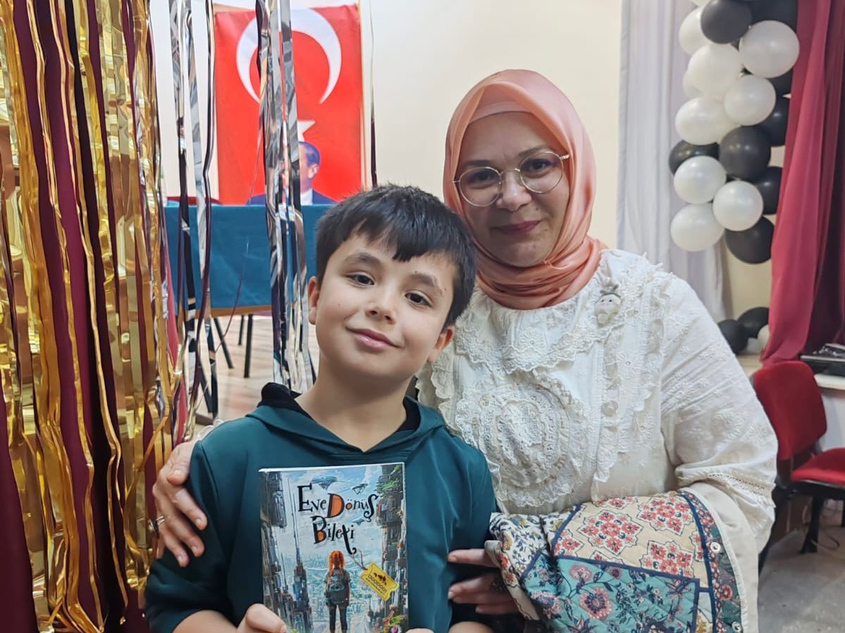 Öğrenciler Yazar Ayşegül Sözen Dağ ile Buluştu