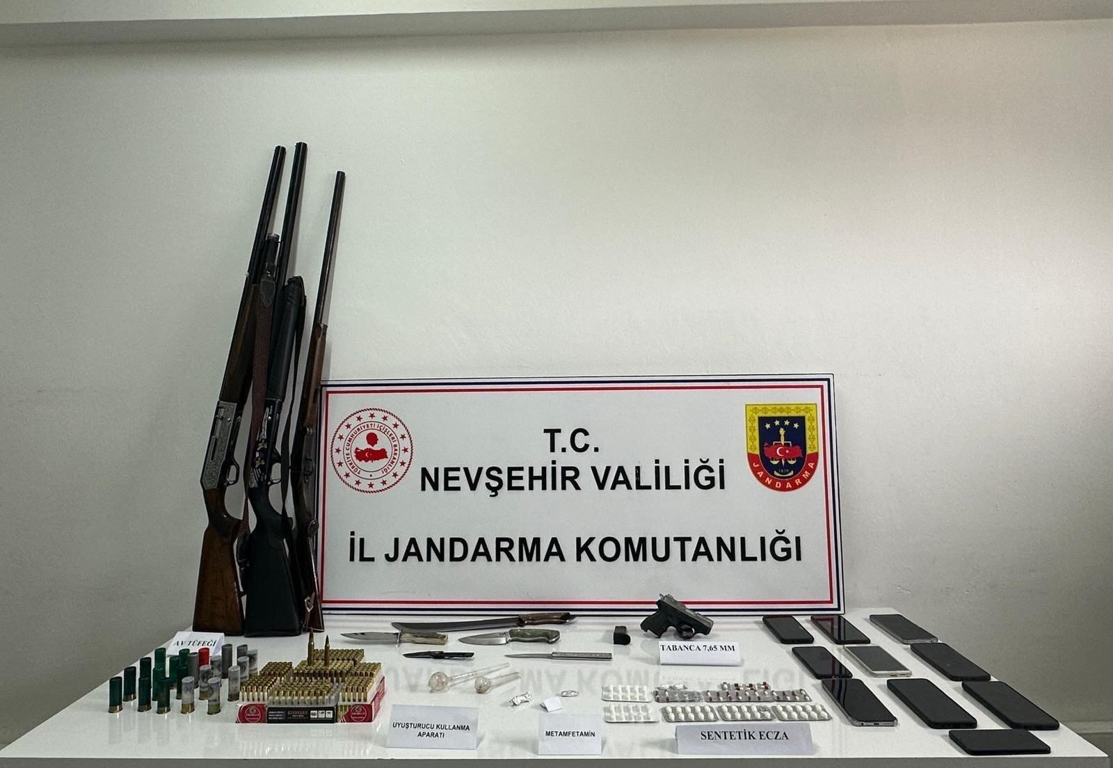 **Nevşehir’de Narkotik Operasyonu: 3 Aylık Takip Sonrası 18 Şüpheliye Gözaltı, 4 Tutuklama**