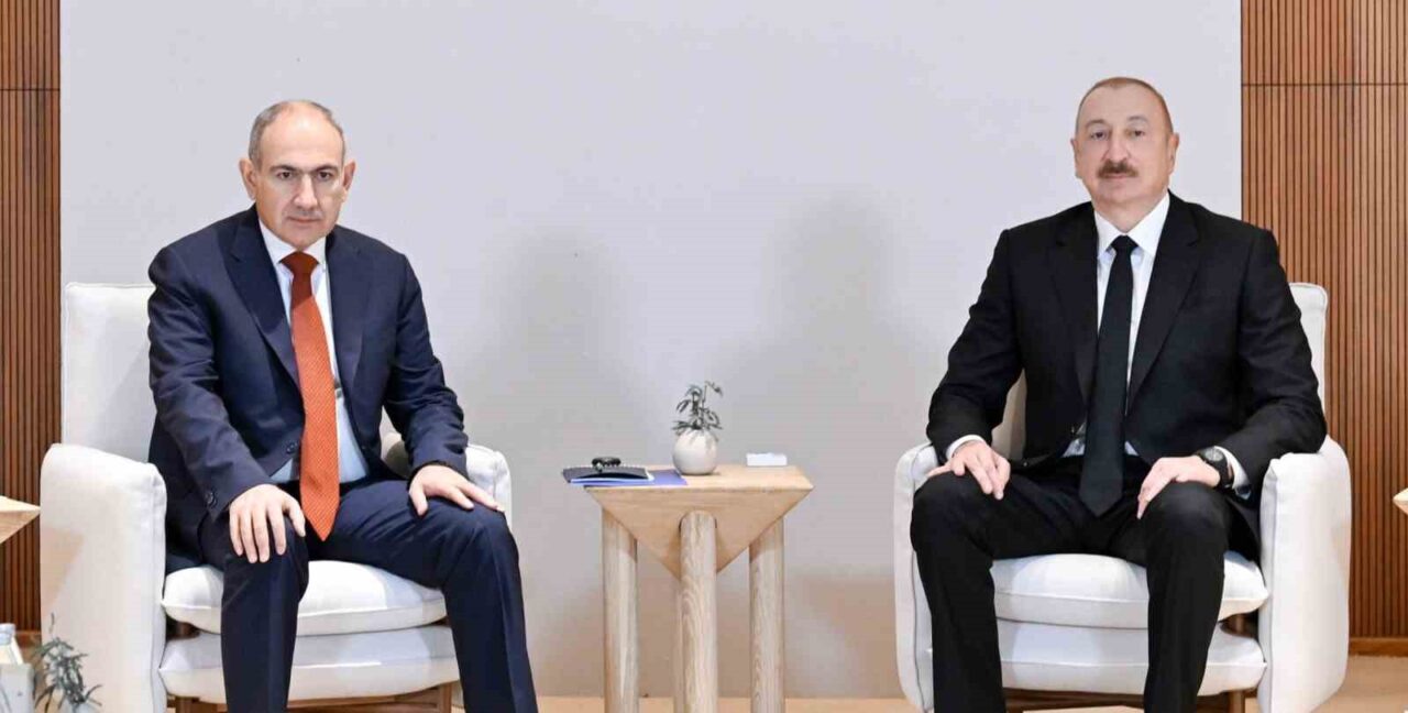 Aliyev ile Paşinyan, BAE’de ikili ilişkileri görüştü