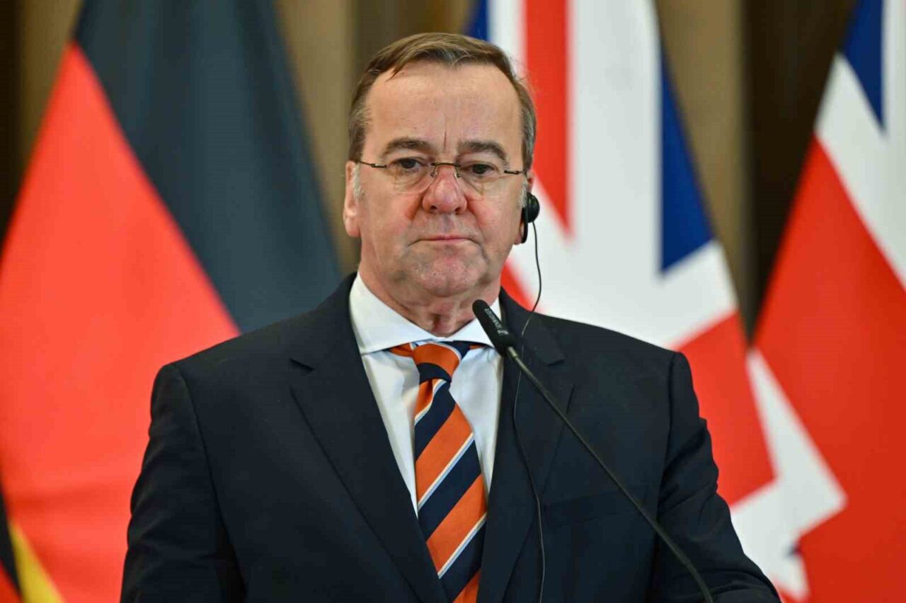 Almanya Savunma Bakanı Pistorius: “Trump, Alaska’da Putin’i kırmızı halıda karşılayarak savaşın gidişatını etkiledi”